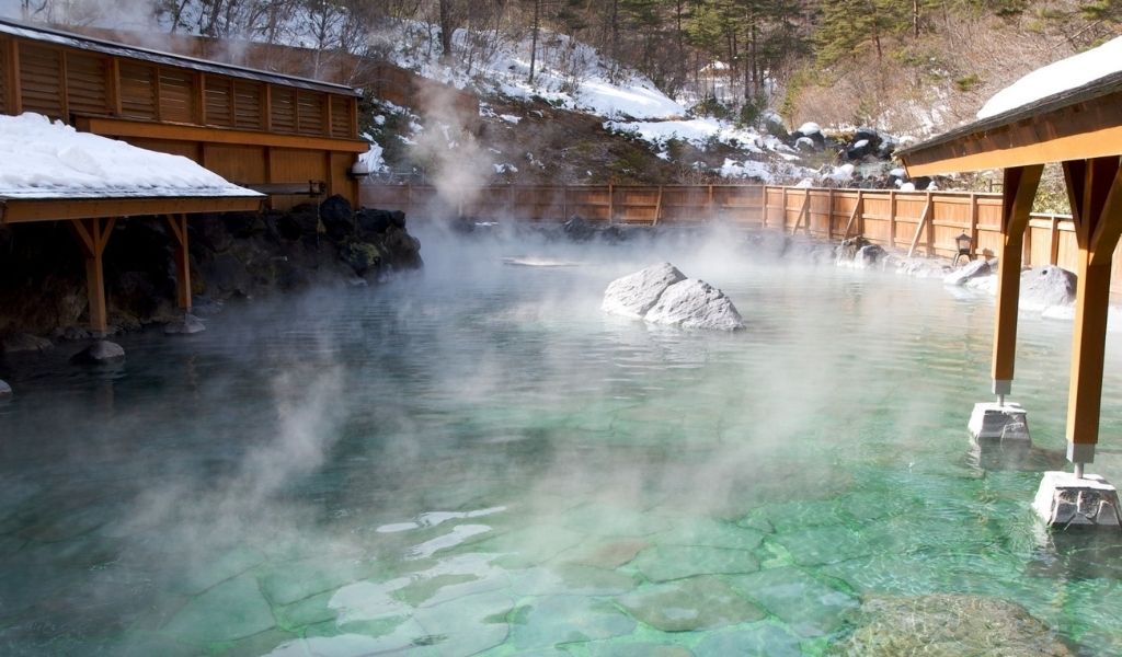 Powder & Onsen